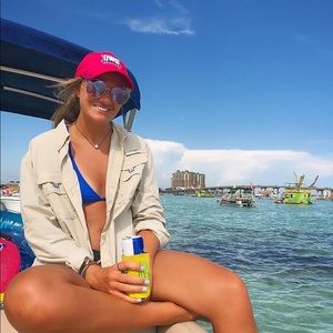 Meet your Posher, Raya